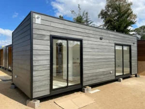 Módulo Habitable Prefabricado de 24 m² – 1 Dormitorio, Baño Completo y Ventanal Panorámico