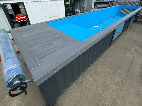 Piscina Contenedor Portátil de 12 Metros (40 Pies) con 3 Ventanas de Cristal, Calefacción y Filtración Automática – Ideal