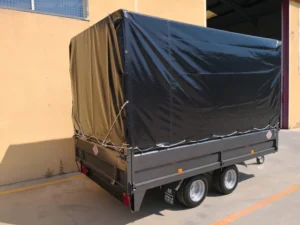 Remolque de plataforma con lona alta — 300×180×50 cm | 750 kg | Doble Eje | Laterales Abatibles
