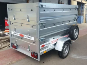 Remolque Basculante BORO BO723 – 750 kg – 233 × 132 cm – Eje Simple AL-KO, Chasis Galvanizado y Laterales Desmontables