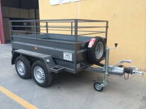 Remolque Basculante Hidráulico Manual 2000 kg – 250 × 150 × 50 cm – Doble Eje AL-KO con Ruedas Exteriores